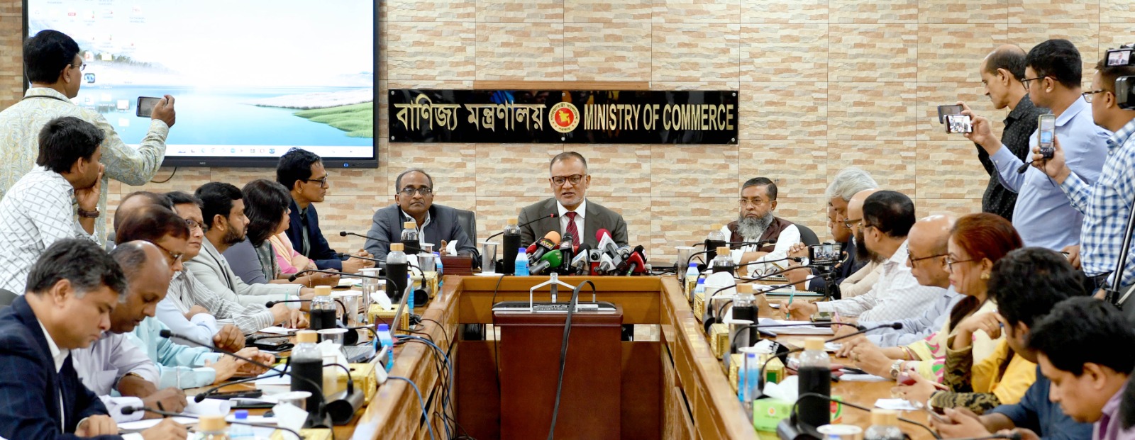 ভোজ্যতেলের দাম কমলো ১৯ টাকা, পামওয়েলের মূল্য হ্রাস